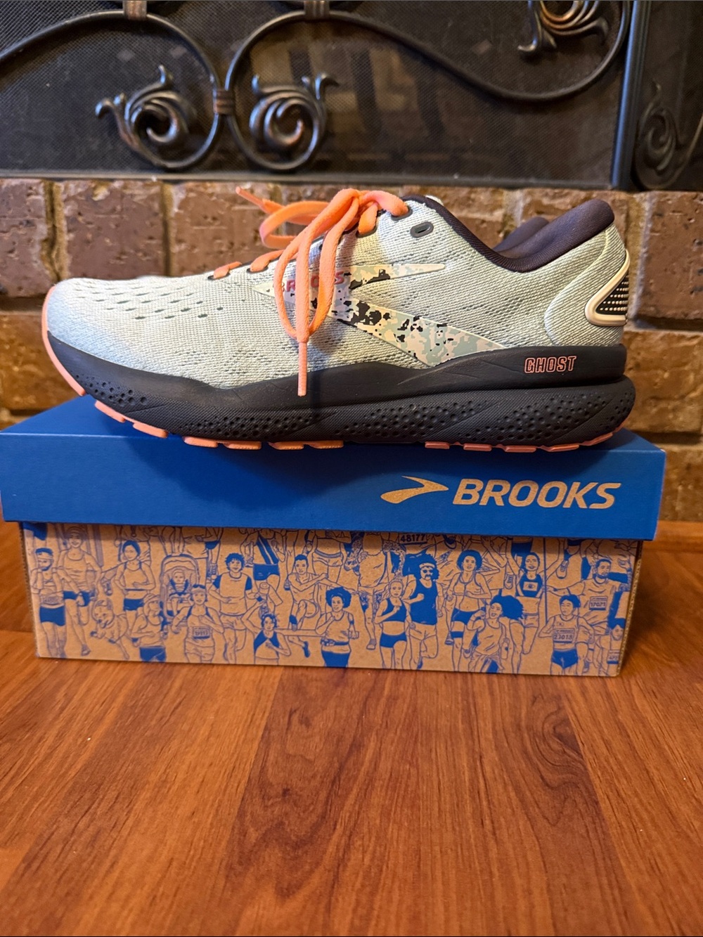 Brooks Ghost 16 Women's Running Shoe Sz 6.5